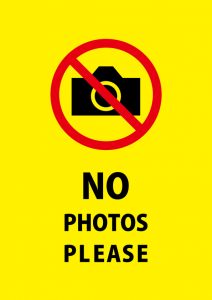 NO PHOTOS PLEASE　英語の注意貼り紙テンプレート