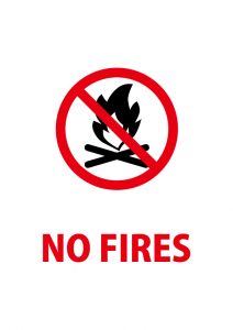 火の使用禁止を意味する英語の注意貼り紙テンプレート